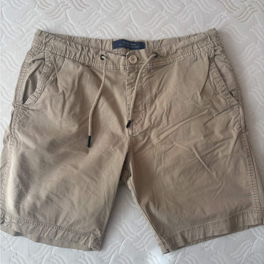 Zara Men's Beige Flat Front Shorts